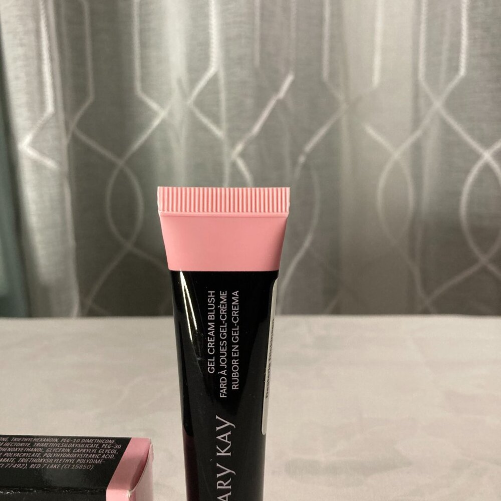 Mary Kay Creme  Blush - Blushing Pink - Picture 2 of 2